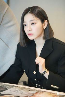 Blunt one-length cut, trending hairstyles